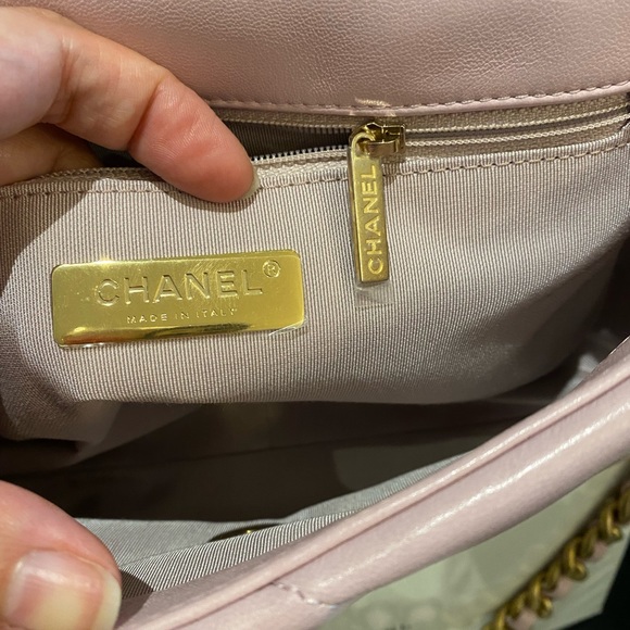 Chanel 19 small light pink - Picture 8 of 12
